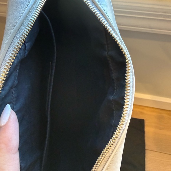Yves Saint Laurent YSL Camera Shoulder Bag in Quilted Leather - Picture 7 of 9
